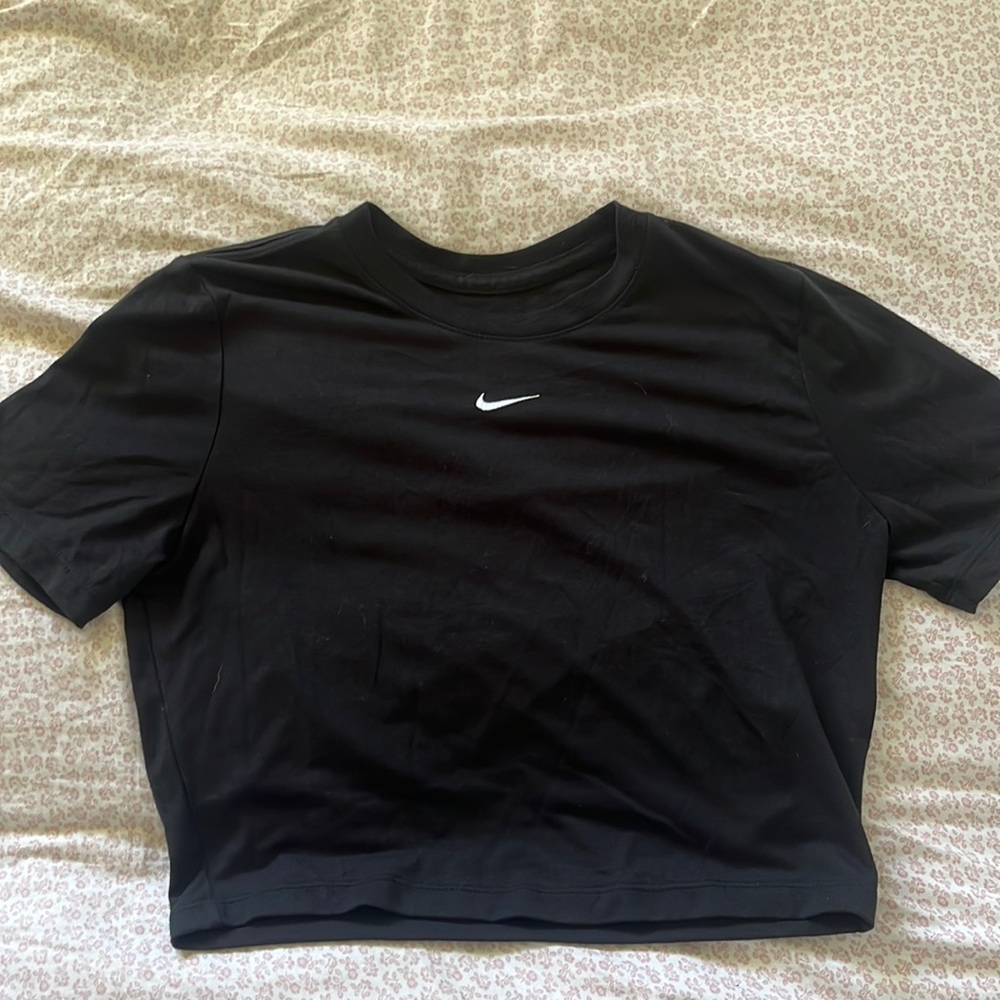 Nike slim fit crop top tee